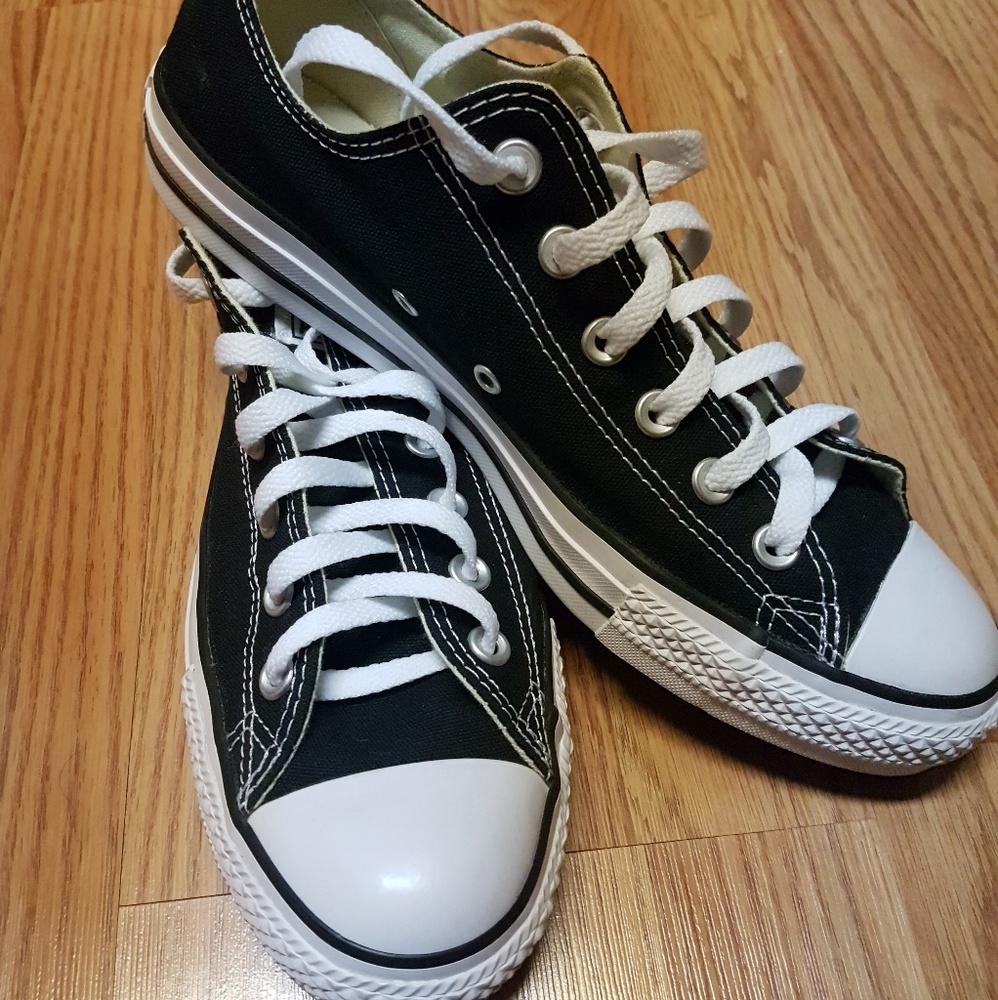 "Chuck Taylor All-Star Converse Low Top"